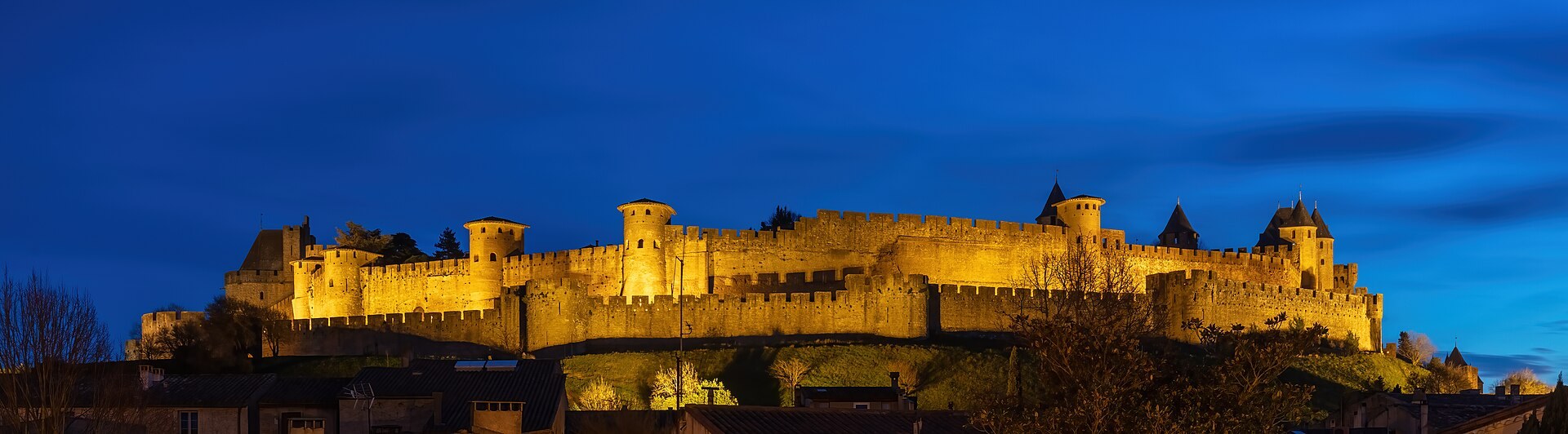 Wide dusk or dawn shot of the Cité from the south bank of the Aude